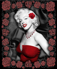 Marilyn Throw Red Roses